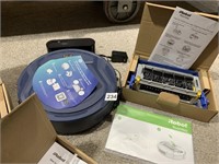 I ROBOT ROOMBA WITH EXTRA ACCESSORIES