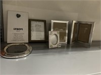 WALL HANGINGS & PICTURE FRAMES