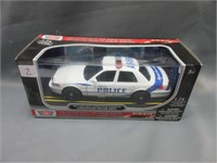 1:24 die cast metal & plastic police car