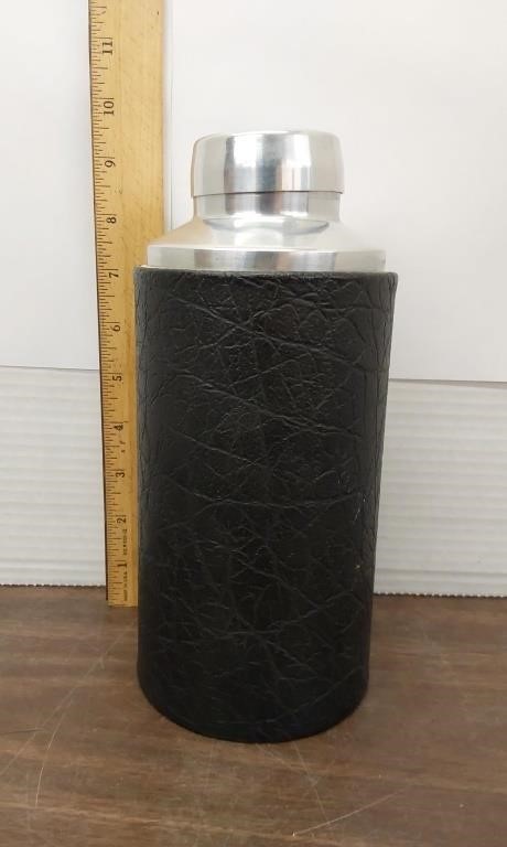 Vintage insulated bar cocktail shaker