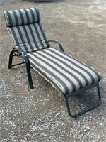 RELAXING LAWN LOUNGE CHAIR