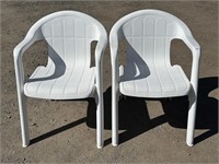 PAIR OF LAWN CHAIRS PLASTIC