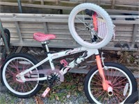 Girls kids bike with Tire to replace tube on back