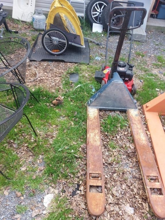 Pallet jack works may need a little fluid