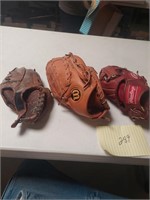 Lot of 3 baseball gloves