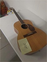Acoustic guitar, no brand name