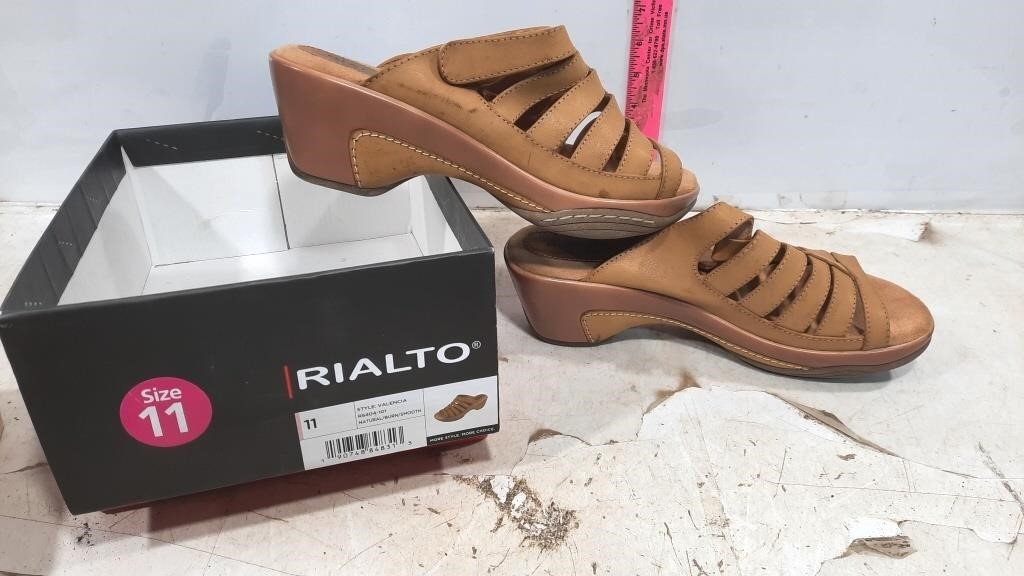 Womens Size 11 Tan Rialto Sandals