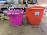 Feed bucket/water bucket