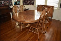 Oak Pedistal Dining Room Table and Five Chairs