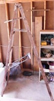 7 step folding ladder w/ paint tray, 88" tall