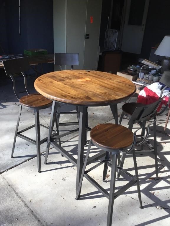 41”Tall x 3’wide pub table w/ 4 chairs 31”