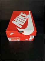 Nike Shoes sz 7.5 NIB