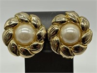 Vintage 1980's Gold Tone Faux Pearl Earrings