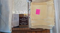 Assorted Table cloths, Linen placemats & napkins