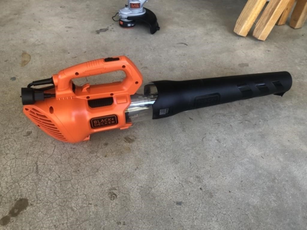 Black & Decker Electric Blower (New out of Box)