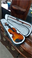 Mendini violin w/bow &case