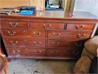 Dresser 9 drawer vanity