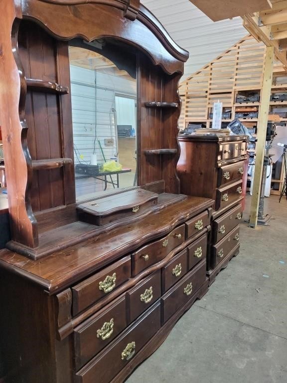 Weekly Estate Auction