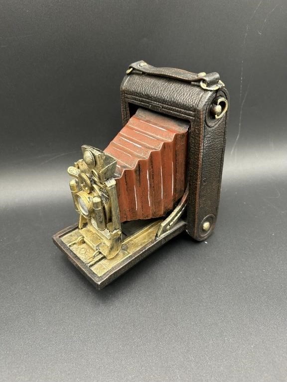 Vintage box camera for display only