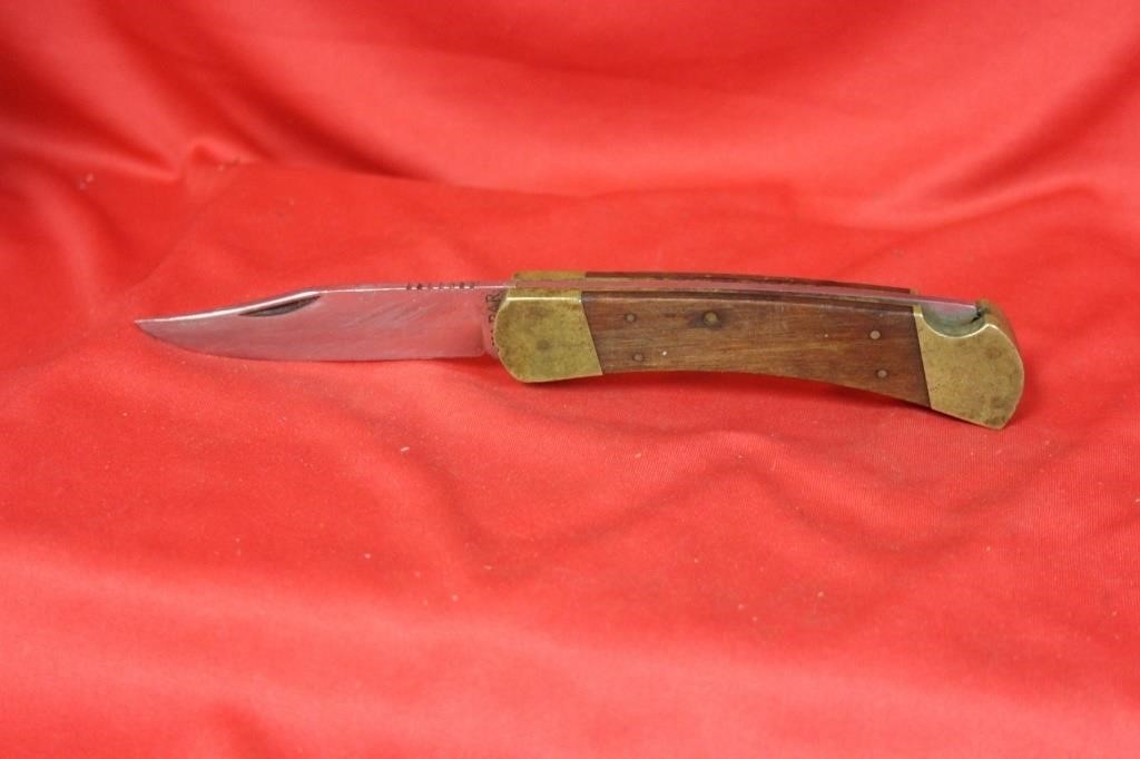 A Ka-Bar Knife