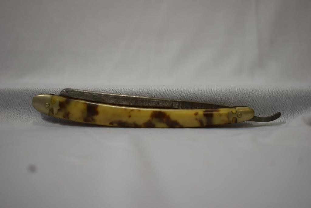 A Faux Turtle Shell Gilt Edge Straight Razor