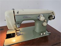 white model 8931 sewing machine, powers on