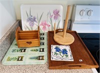 Trays and mixed kitchen lot