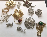 10 vtg ASSORTED BROOCHES / PINS w/ BLING
