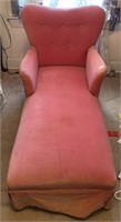 MAUVE TUFTED BACK CHAISE LOUNGE IN GREAT