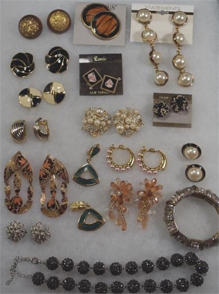 COSTUME JEWELRY SILVER GOLD CLOTHING 5/16/2024
