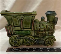 F7) Cute train planter. Very good condition.