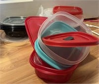 F8) Tupperware/ thermal bag