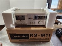 Technics Cassette Deck RS-M11 Powers up looks new