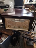 Admiral 5RP42 Radio/Phonograph. Untested.