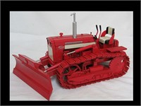 1999 ERTL IH CRAWLER - TOY SHOW