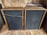 Pair of speakers SP-12 no brand found 8x12x4