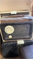 Meck 5D7 portable tube AM radio as is