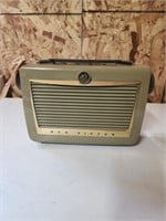 RCA Victor 6-BX-6 AC/DC AM radio. Untested.