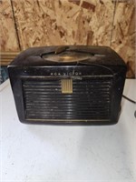 RCA Victor 8X521 AM radio. Cabinet has several