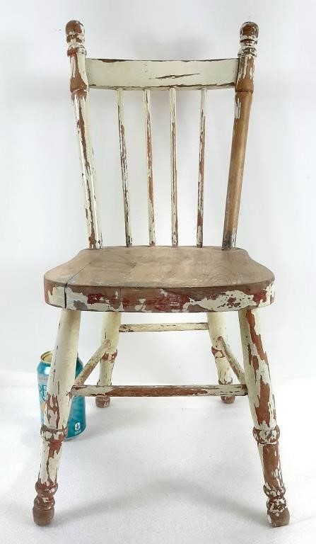 Petite chaise ancienne en bois, assise à 11" haut