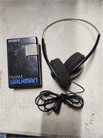Sony SRF-21W Walkman with headphones. Untested.