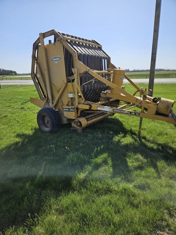 Vermeer 605A Round Baler