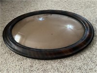 Oval picture frame with convex glass