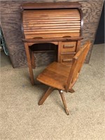 Salesman sample / childs rolltop and chair