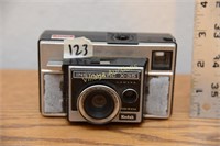 KIODAK INSTAMATIC X-35 CAMERA