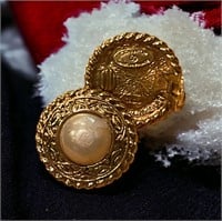 Vintage Chanel faux pearl clip on earrings