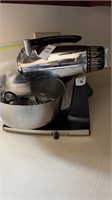 Sunbeam mixmaster with accessories