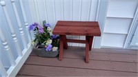 Wooden bench 18 1/2 x 16 x 10 1/2, flower pot,