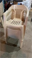 8 plastic lawn chairs