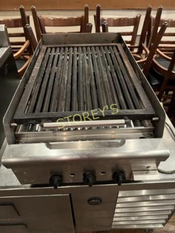 Quest 16" Gas Charbroiler